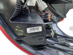 LANTERNA TRASEIRA ESQUERDA KICKS 2017 2018 A 2021 (CANTO)