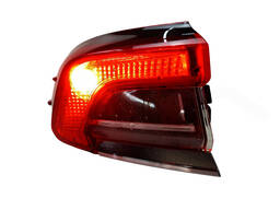 LANTERNA T/E COROLLA 20/ (CANTO) S/ LED CONSERTO NO SUPORTE