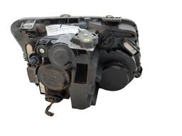 FAROL ESQUERDO AMAROK 2011/ C/ RISCOS NO VIDRO