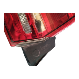 LANTERNA TRASEIRA ESQUERDA SANDERO 2015 A 2020 C/ DETALHE