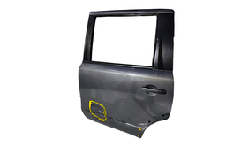 PORTA TRASEIRA ESQUERDA LIVINA 2010 A 2014 C/DETALHE