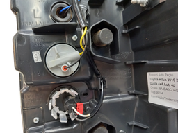 LANTERNA TRASEIRA ESQUERDA HILUX 2016 2017 2018/.. C/ LED