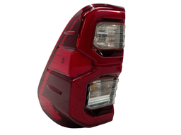 LANTERNA TRASEIRA ESQUERDA HILUX 2016 2017 2018/.. C/ LED