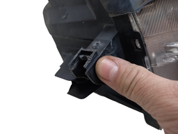 FAROL ESQUERDO TRACKER 2014 A 2016 QUEBRADO