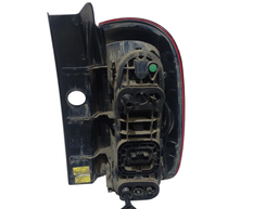 LANTERNA TRASEIRA ESQUERDA DUSTER 2012 A 2015 DETALHE