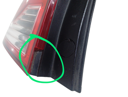 LANTERNA TRASEIRA ESQUERDA CRUZE 2012 A 2016 HATCH DETALHE