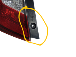 LANTERNA TRASEIRA ESQUERDA FIT 2015 A 2021 (CANTO) DETALHE