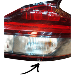 LANTERNA TRASEIRA DIREITA KICKS 2022/ (CANTO) C/ DETALHE