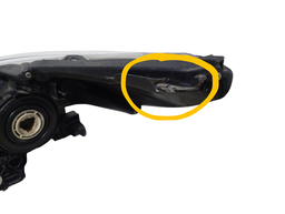 FAROL DIREITO YARIS 2019 2020 2021/ COM/ PROJETOR (DETALHE)