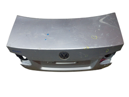 TAMPA TRASEIRA JETTA 2007 2008 A 2010 C/DETALHE