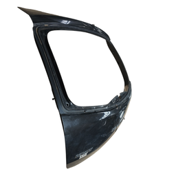 TAMPA TRASEIRA SANDERO 2008 2009 A 2014 (DETALHE)