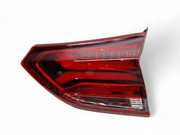 Lanterna Traseira Direita Tracker 21 a 2025 (mala) c/retoque