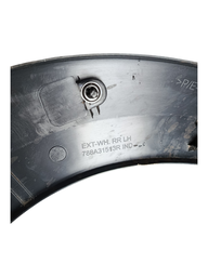 MOLDURA PARALAMA TRASEIRO ESQUERDO KWID 2018 A 2025 