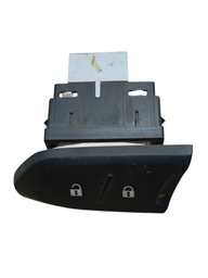 BOTAO TRAVA PORTAS ONIX PRISMA 2013 A 2019