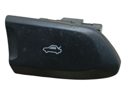 BOTAO TRAVA PORTA MALAS ONIX PRISMA 2013 A 2020