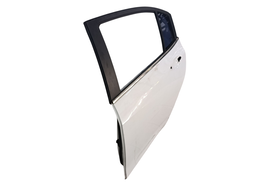 PORTA TRASEIRA ESQUERDA ONIX PLUS SEDAN 2020/...C/DETALHE