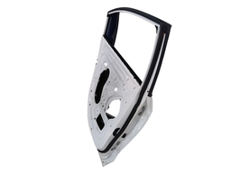 PORTA TRASEIRA ESQUERDA ONIX PLUS SEDAN 2020/...C/DETALHE