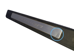 SOLEIRA PORTA DIANTEIRA DIREITA FUSION 2013 A 2019 C/DETALHE