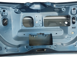 TAMPA TRASEIRA KICKS 2017 2018 A 2021