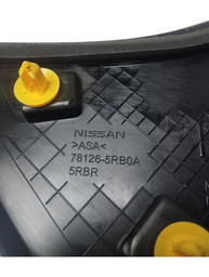 MOLDURA COLUNA TRAS. EXTERNA DIREITA KICKS 1.6 2017 A 2021