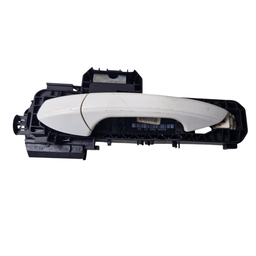 MAÇANETA EXTERNA TRASEIRA ESQUERDA MERCEDES C180 2013 A 2017