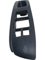 MOLDURA BOTÃO VIDRO DIANTEIRO ESQUERDO VERSA 2012 A 2020