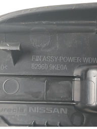 MOLDURA BOTÃO VIDRO LADO DIREITO VERSA 2012 A 2020 ORIGINAL