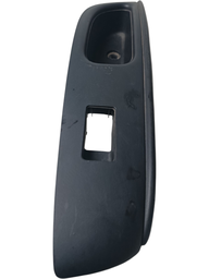 MOLDURA BOTÃO VIDRO LADO DIREITO VERSA 2012 A 2020 ORIGINAL