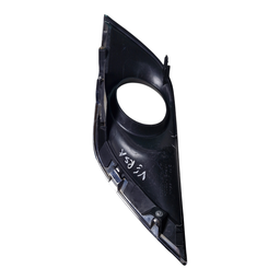 MOLDURA FAROL MILHA ESQUERDO NISSAN VERSA 2011 A 2018