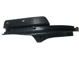 ACABAMENTO SOLEIRA TRASEIRA ESQUERDA KIA CERATO 2010 A 2013