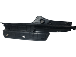 ACABAMENTO SOLEIRA TRASEIRA DIREITA KIA CERATO 2010 A 2013