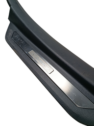 SOLEIRA INT. PORTA TRASEIRA DIR. TOYOTA CAMRY 2007 A 2011