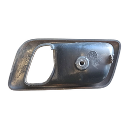 MOLDURA MAÇANETA INTERNA TRASEIRA ESQUERDA FIAT SIENA PALIO 