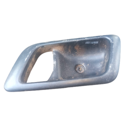 MOLDURA MAÇANETA INTERNA DIREITA DIANTEIRA FIAT SIENA PALIO 