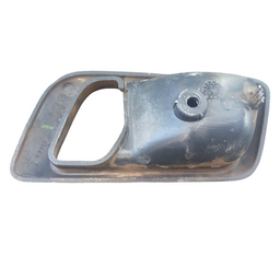 MOLDURA MAÇANETA INTERNA DIANTEIRO ESQUERDO FIAT SIENA PALIO