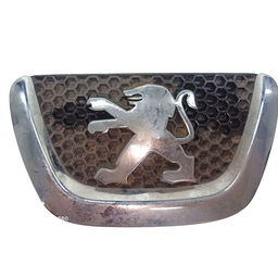 EMBLEMA PARA-CHOQUE DIANTEIRO PEUGEOT 307 2007 A 2012