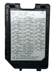 MOLDURA GRAFITE TAMPA CAIXA DE FUSÍVEIS LATERAL PAINEL I30