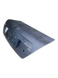 TAMPA CAPO TRASEIRO FIAT SIENA 2001 2006 DETALHE 