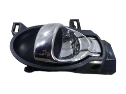 MAÇANETA INT. DIANTEIRA/TRASEIRA ESQUERD MARCH VERSA 12 A 21