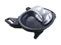 MAÇANETA INT. DIANTEIRA/TRASEIRA ESQUERD MARCH VERSA 12 A 21