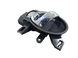 MAÇANETA INT. DIANTEIRA/TRASEIRA ESQUERD MARCH VERSA 12 A 21