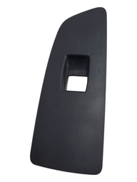MOLDURA BOTAO VIDRO DIANTEIRA DIREITA BMW 130I 2008 2012