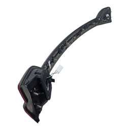 LANTERNA TAMPA TRAS CHERY TIGGO 7 PRO 8 MAX 21 A 25 DETALHE