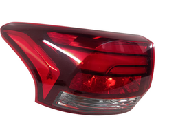 Lanterna Traseira Esquerda Outlander 2016 a 2022 ( Canto )