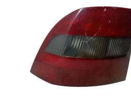 LANTERNA TRASEIRA ESQUERDA VECTRA 1997/1999 CANTO(DETALHE)