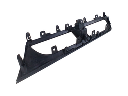 BOTÃO PISCA ALERTA KICKS COM MOLDURA 2023/2025