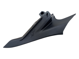 ACABAMENTO COLUNA BANCO TRASEIRO L/D KICKS 2023