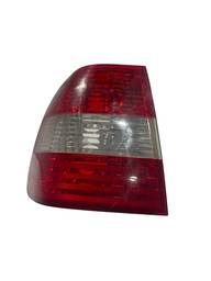 Lanterna Traseira Esquerda Polo Sedan 2003 a 2006 (canto)