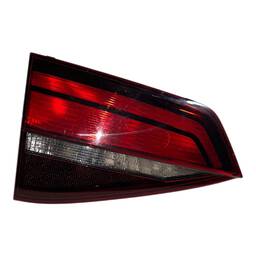 Lanterna Traseira Esquerda Jetta 2015 a 2018 (mala) S/ Led