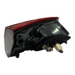 LANTERNA TRASEIRA DIREITA YARIS SEDAN 2019 A 2025 (MALA)